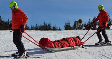 Stire din Social : Risc crescut de avalanşă în Bucegi și Făgăraș. Salvamontiștii lucrează la foc continuu
