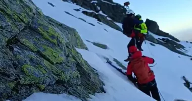 Stire din Eveniment : Operațiune de salvare dificilă în Munții Făgăraș. Patru turiști preluați de salvamontiști