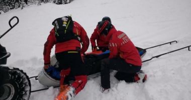 Stire din Eveniment : Trei turiști, între care un copil, rătăciți în Făgăraș, recuperați după mai bine de 12 ore