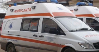 Stire din Eveniment : S-a răsturnat cu mașina, din cauza neatenției
