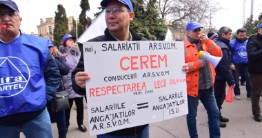 Salvatorii maritimi au bătut butoaiele sub fereastra prefectului - 8