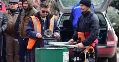 Salvatorii maritimi au bătut butoaiele sub fereastra prefectului - 9