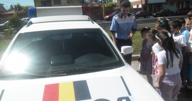 Sediul Rutierei, "invadat" de copii. Iată ce cadouri le-au făcut polițiștii / Galerie foto - 4