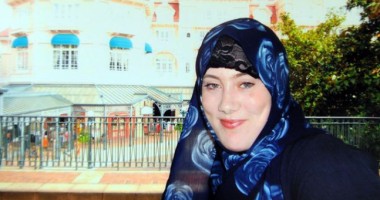 Stire din Actualitate : VĂDUVA ALBĂ, cea mai PERICULOASĂ britanică: în conducerea STATULUI ISLAMIC,antrenează femei kamikaze