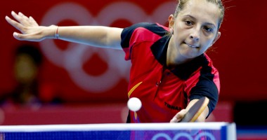 Stire din Sport : Pumnii strânși pentru Eliza Samara și compania