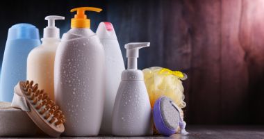 Stire din Social : Alertă comercială! 6 șampoane ale unor companii celebre sunt periculoase pentru uz uman
