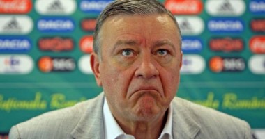 Stire din Sport : Mircea Sandu și-a cerut scuze pentru biletele oferite familiei lui Ionuț, băiatul ucis de un maidanez