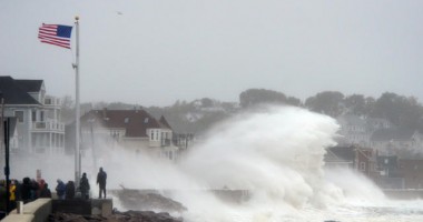 Stire din Actualitate : Numărul victimelor provocate de uraganul Sandy a ajuns la 28 în SUA și Canada