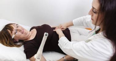 Stire din Sănătate : Sângerările și durerea, semnalele unui cancer de col
