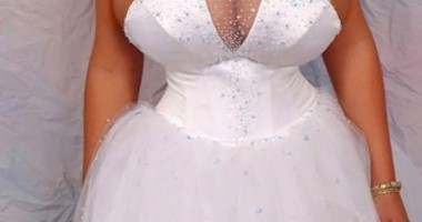 Mireasă dată afară din biserică pentru că își arăta sânii prea mari / Galerie foto - 3