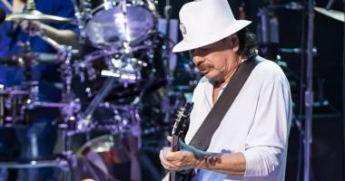 Stire din Actualitate : Carlos Santana, nevoit să-și amâne concertele după ce s-a îmbolnăvit de Covid-19