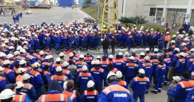 Stire din Economie : Chemați preoții! Șantierul Naval Damen Mangalia, cu lumânarea la cap