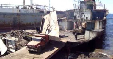 Stire din Economie : Cinci lucrători uciși în explozia și incendiul de pe tancul "Union Brave"