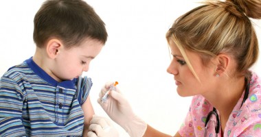 Stire din Sănătate : Cât de importantă este vaccinarea obligatorie a copiilor