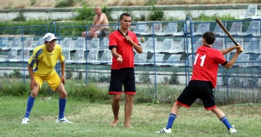 Stire din Sport : Săptămâna aceasta, în "Badea Cârțan" se joacă oină!
