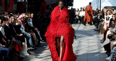 Săptămâna Modei de la Paris. Stella McCartney atrage atenţia asupra efectelor nocive ale modei asupra mediului - 3