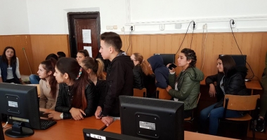 Elevii  de la "Madgearu", dornici să înceapă o carieră de succes - 3