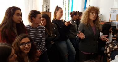 Stire din Cultură-Educație : Elevii  de la "Madgearu", dornici să înceapă o carieră de succes