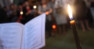 Stire din Cultură-Educație : În Săptămâna Luminată nu se îngenunchează