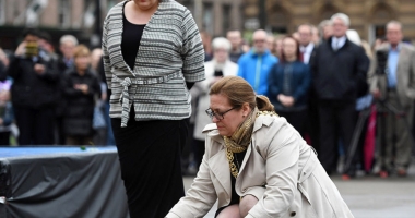 LACRIMI, DURERE ȘI NEPUTINȚĂ / IMAGINI DRAMATICE, DUPĂ TRAGEDIA CARE A ÎNDOLIAT ORAȘUL MANCHESTER - 7