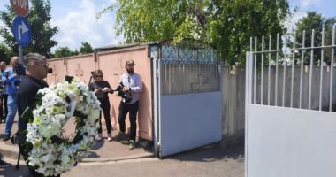 Galerie foto. Mama fraților Mazăre, înmormântată azi. RADU și ALEXANDRU, aduși sub escortă de la penitenciar - 7