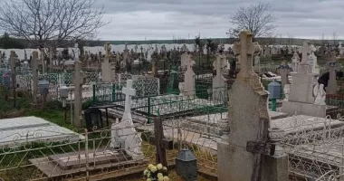 Stire din Politică-Administrație : Primăria comunei Saraiu a igienizat cimitirul din localitate