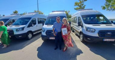 Stire din Politică-Administrație : Primăria Saraiu a primit un microbuz electric şcolar cu ajutorul CJC