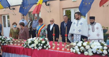 Primarul Dorinela Irimia, mereu alături de elevii și profesorii din comuna Saraiu - 2