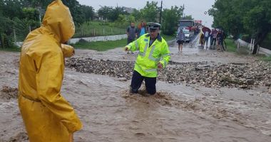 GALERIE FOTO / JALE LA SARAIU. Gospodării inundate și persoane evacuate - 5