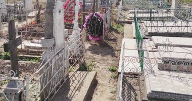 Primăria Saraiu curăţă cimitirele şi curţile bisericilor din localitate