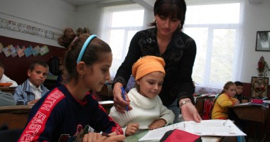 Stire din Cultură-Educație : Ziua Mondială a Educației - zi tristă pentru dascălii constănțeni