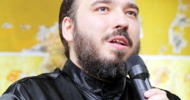 Stire din Cultură-Educație : "Trebuie să arzi ca o torță,  nu să pâlpâi precum o lumânare"