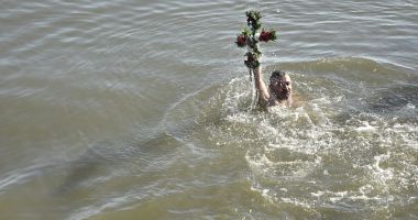 Stire din Social : Marinarii militari participă la Bobotează