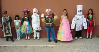 Stire din Cultură-Educație : Sărbătoare la Școala Gimnazială nr. 1 Poarta Albă
