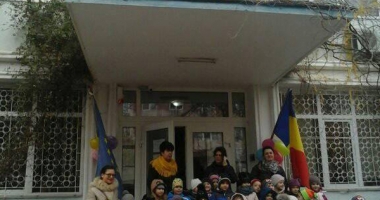 Stire din Cultură-Educație : Sărbătoare  și recunoștință,  la Școala  "Remus Opreanu"