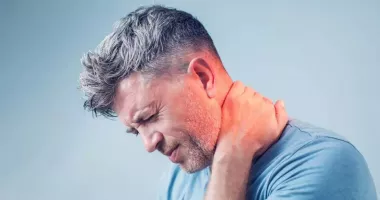 Stire din Sănătate : Vă confruntați cu dureri de gât? Aveți soluția chiar în bucătărie