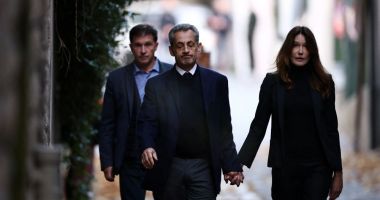 Stire din Actualitate : Nicolas Sarkozy a fost insultat și amenințat cu moartea de deținuți în prima zi de detenție