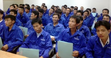 Sărmana, Românie! Exportă lucrători, importă asiatici și îi plătește mai bine decât pe fiii săi