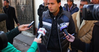 S-au stropit cu benzină și au amenințat că își dau foc - 2