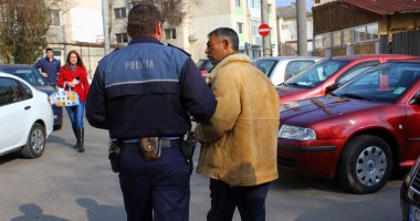 S-au stropit cu benzină și au amenințat că își dau foc - 3