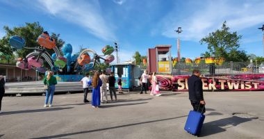 Stire din Eveniment : Scandal în Satul de Vacanţă! Doi bărbaţi l-au agresat fizic pe taxatorul unei parcări