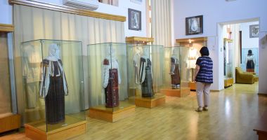 Stire din Cultură-Educație : Momentele vieții, în expoziție la Muzeul de Artă Populară Constanța