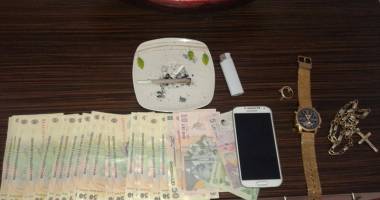 Stire din Eveniment : S-au ascuns la mare! Polițiștii au prins doi tineri căutați în toată țara