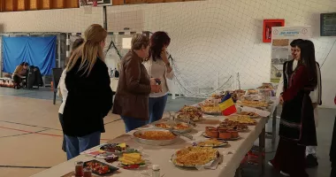 Stire din Cultură-Educație : Savori dobrogene, la Techirghiol. Elevii constănțeni au transformat multiculturalitatea în artă culinară