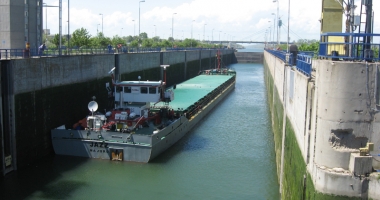 Stire din Economie : Scădere dramatică a traficului de mărfuri pe canalele navigabile