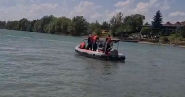 Stire din Eveniment : Canicula face victime. Doi tineri de 18 şi 20 de ani care au plecat la scăldat, găsiţi înecaţi într-un lac