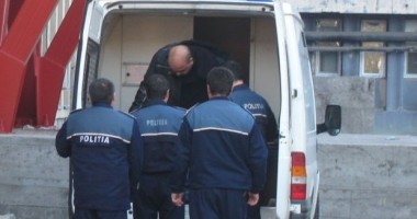 Stire din Eveniment : SCANDAL/ Bătaie cu bâte și topoare la Valea Seacă