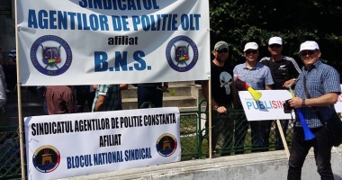 Stire din Eveniment : Scandal în Poliție din cauza salariilor. "80% din polițiști nu primesc salariu de merit. Sunt favoritisme"
