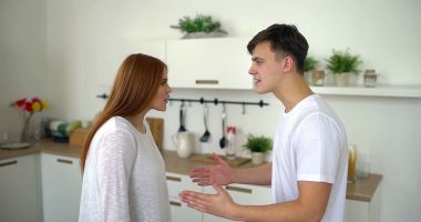 Stire din Eveniment : Au prins curaj! Nevestele își reclamă bărbații bătăuși. Ce au făcut polițiștii