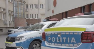 Stire din Eveniment : Scandal în Năvodari pe banii pentru refugiaţi. Oamenii s-au revoltat la coadă şi au chemat Poliţia